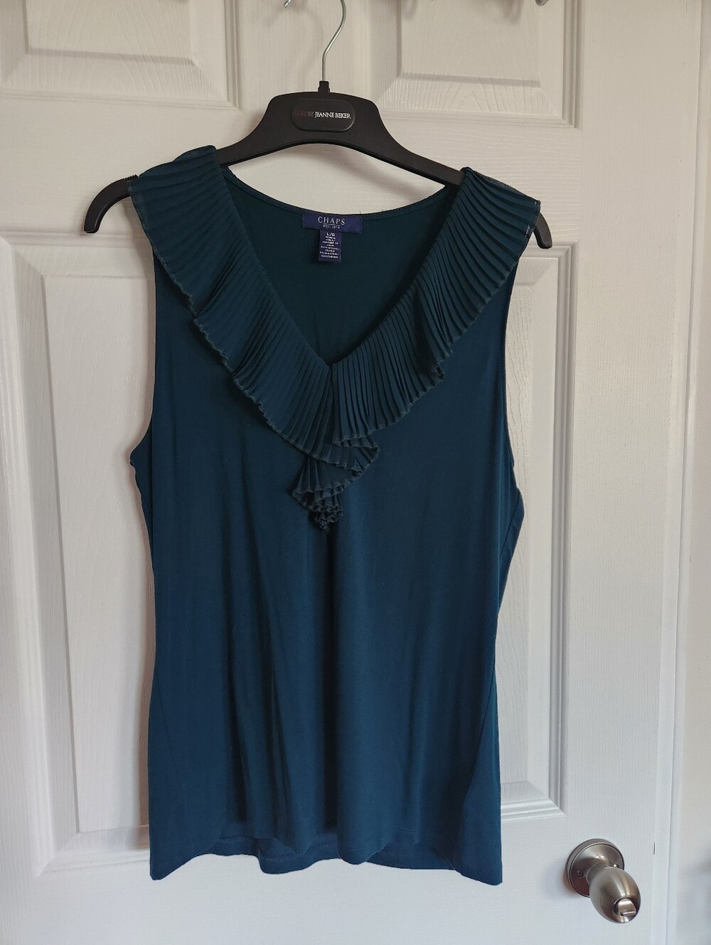 Chaps Teal Ruffled V-Neck Sleeveless Top, Large
